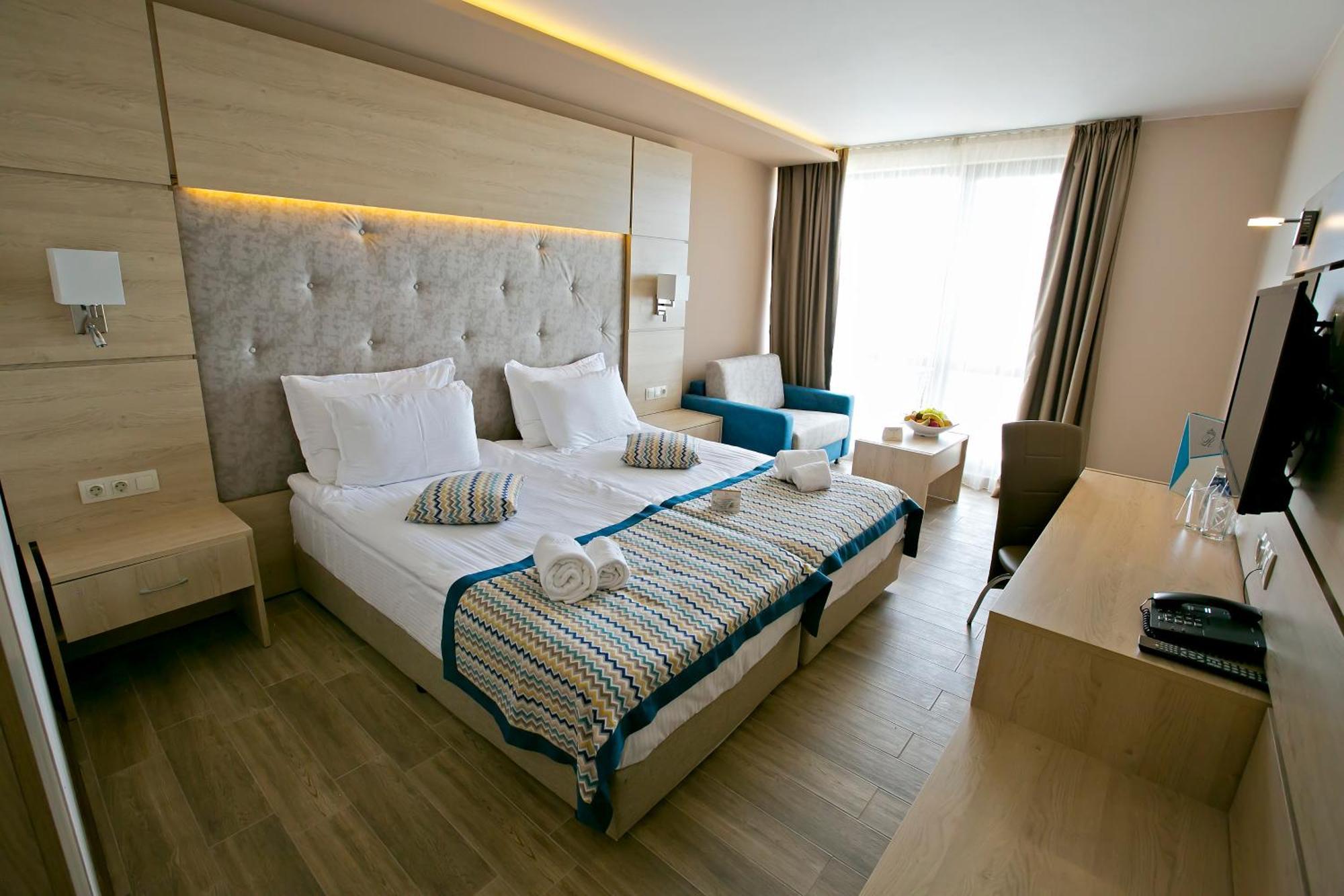 Royal Grand Hotel And Spa Kavarna Exteriör bild